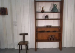 Étagère en orme massif moderniste par Pierre Chapo éditée par la manufacture de Seltz 1950’s