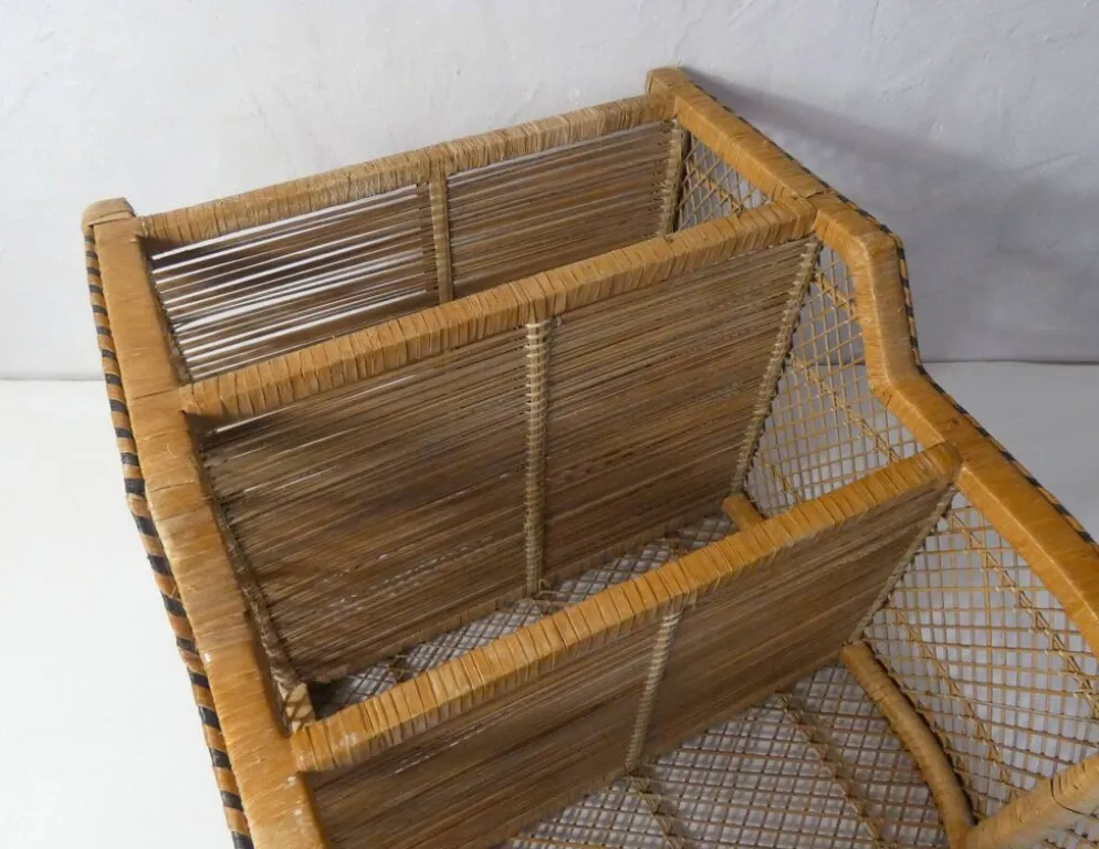 étagère en rotin