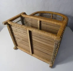 étagère en rotin