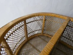 étagère en rotin