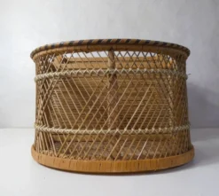 étagère en rotin