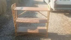 Étagère en rotin
