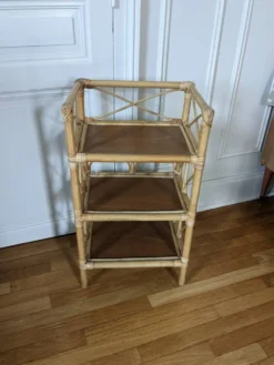 Étagère en rotin
