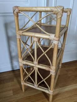 Étagère en rotin