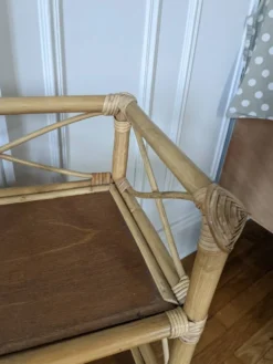 Étagère en rotin