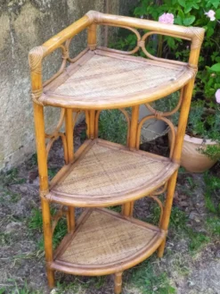 Étagère en rotin