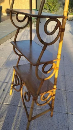 Étagère en rotin