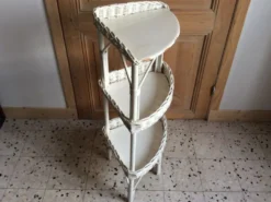 Étagère en rotin