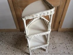 Étagère en rotin