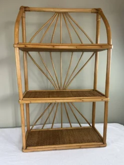 Étagère en rotin vintage