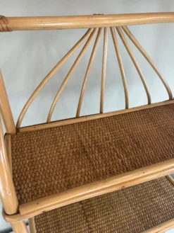 Étagère en rotin vintage