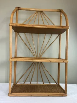 Étagère en rotin vintage