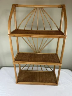 Étagère en rotin vintage