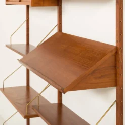 Étagère en teck danois dans le style de Poul Cadovius, années 1960.