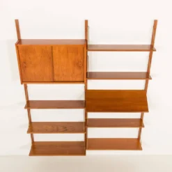 Étagère en teck danois dans le style de Poul Cadovius, années 1960.
