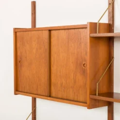 Étagère en teck danois dans le style de Poul Cadovius, années 1960.
