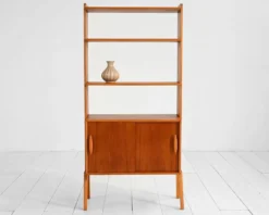 Étagère en teck scandinave avec portes coulissantes, années 1950/60.