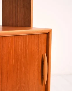 Étagère en teck scandinave avec portes coulissantes, années 1950/60.