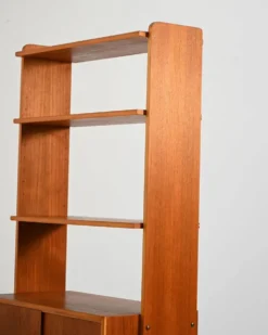 Étagère en teck scandinave avec portes coulissantes, années 1950/60.