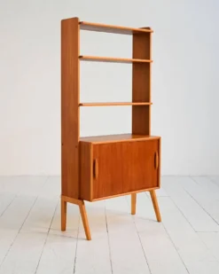 Étagère en teck scandinave avec portes coulissantes, années 1950/60.