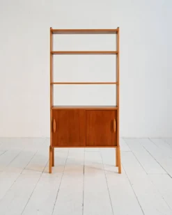 Étagère en teck scandinave avec portes coulissantes, années 1950/60.