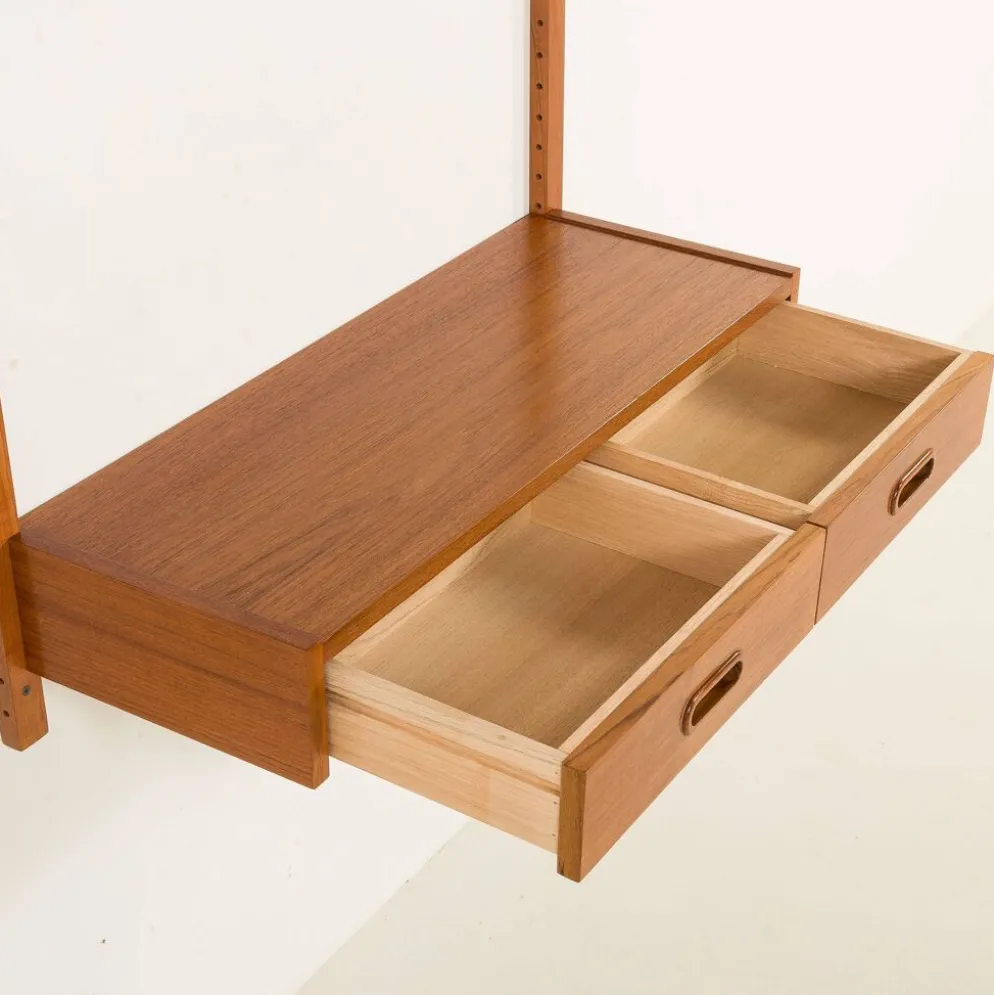 Étagère en teck scandinave des années 1970 avec un console.