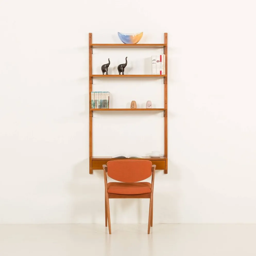 Étagère en teck scandinave des années 1970 avec un console.