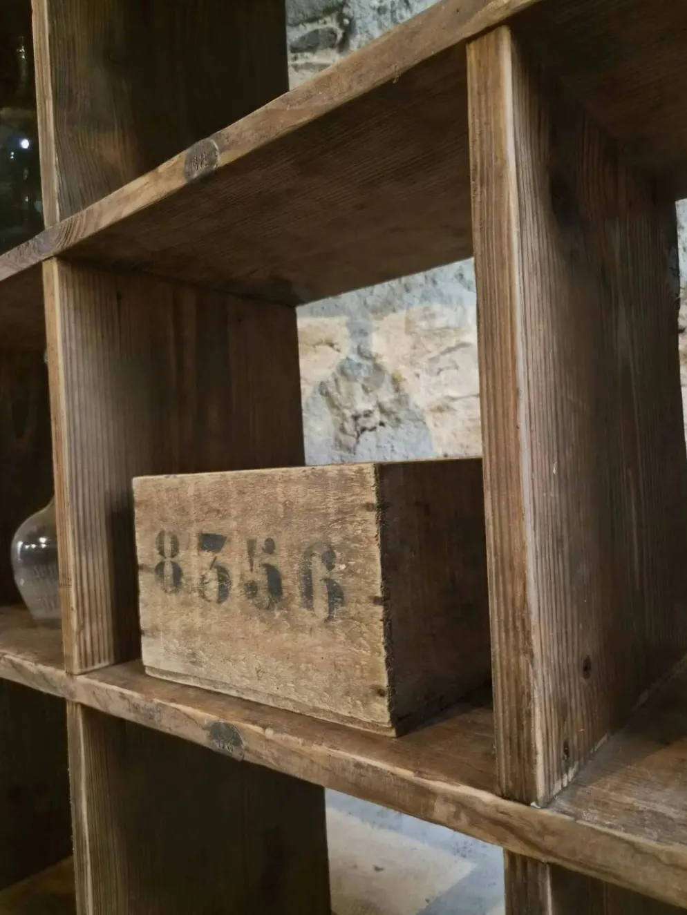 Étagère industrielle ancienne / séparateur de pièce en pin, France, début du 20ème siècle