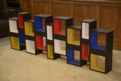 Étagère 1960 intervention picturale contemporaine dans le goût de Piet Mondrian
