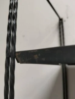 Étagère modulable en metal