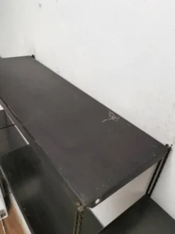 Étagère modulable en metal