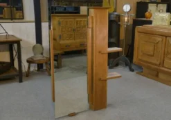 Étagère murale avec miroir orientable par Guillerme et Chambron pour Votre Maison 1960’s