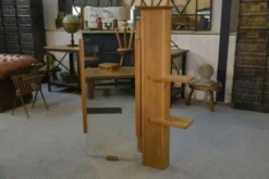 Étagère murale avec miroir orientable par Guillerme et Chambron pour Votre Maison 1960’s