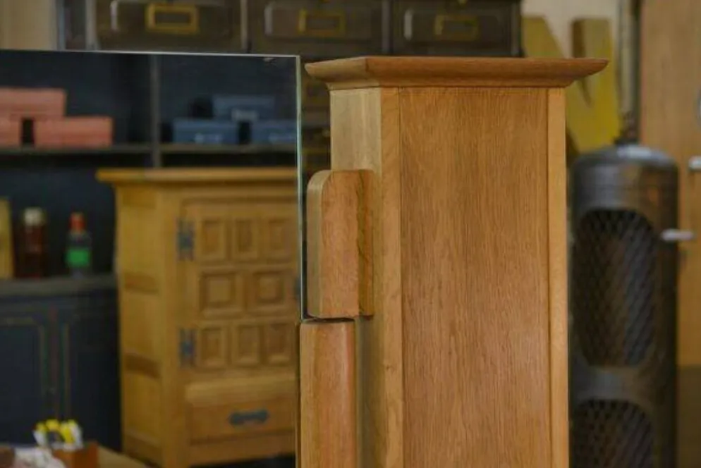 Étagère murale avec miroir orientable par Guillerme et Chambron pour Votre Maison 1960’s