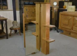 Étagère murale avec miroir orientable par Guillerme et Chambron pour Votre Maison 1960’s