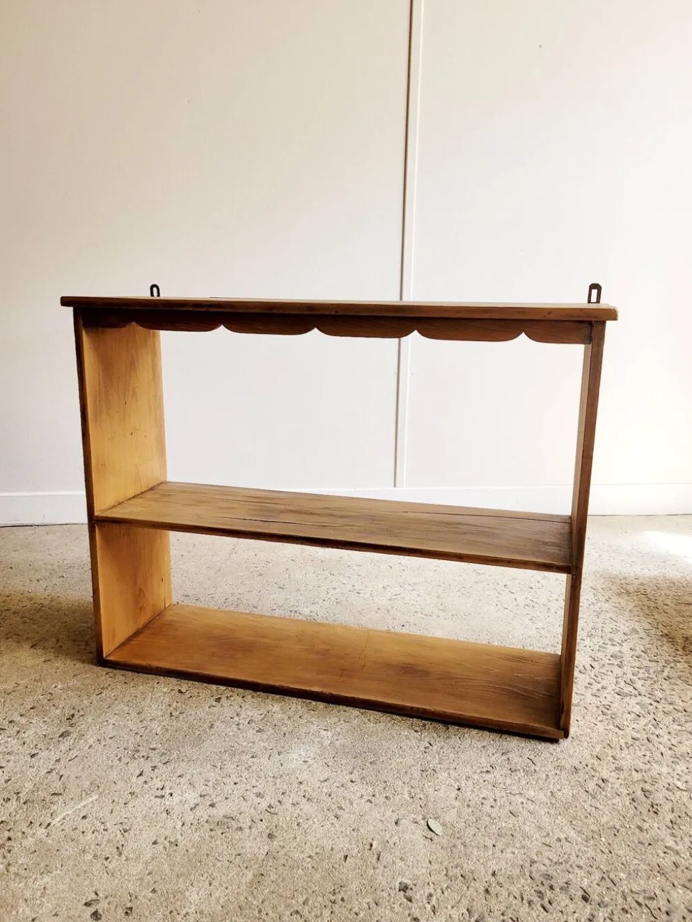 Étagère murale en bois