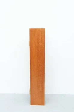 Étagère murale en bois de cerisier par Walter Wirz pour Wilhelm Renz, années 1960.