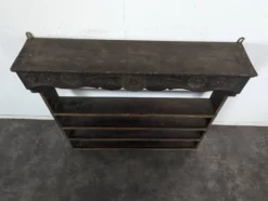 Étagère murale égouttoir en chêne sculpté de fleurs
