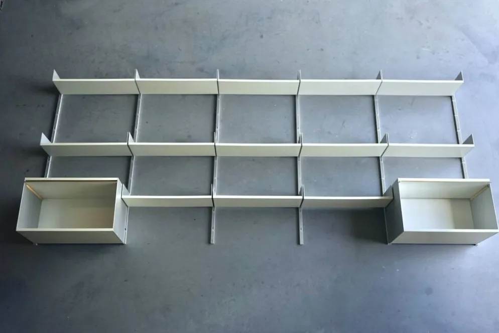 Étagère murale modèle 606 par Dieter Rams pour Vitsoe. Années 1960.