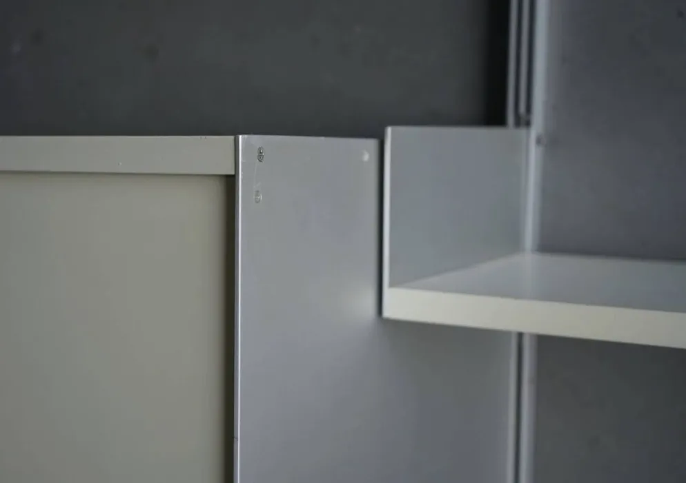Étagère murale modèle 606 par Dieter Rams pour Vitsoe. Années 1960.
