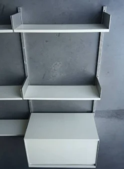 Étagère murale modèle 606 par Dieter Rams pour Vitsoe. Années 1960.