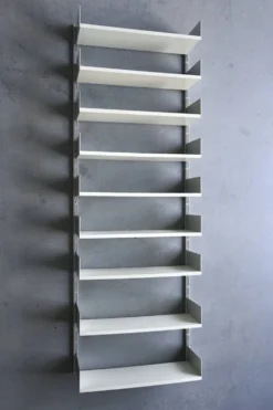 Étagère murale modèle 606 par Dieter Rams pour Vitsoe. Années 1960.