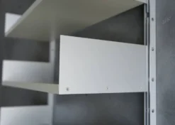 Étagère murale modèle 606 par Dieter Rams pour Vitsoe. Années 1960.