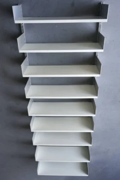Étagère murale modèle 606 par Dieter Rams pour Vitsoe. Années 1960.