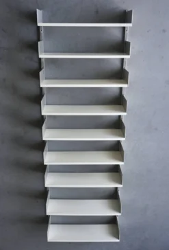 Étagère murale modèle 606 par Dieter Rams pour Vitsoe. Années 1960.