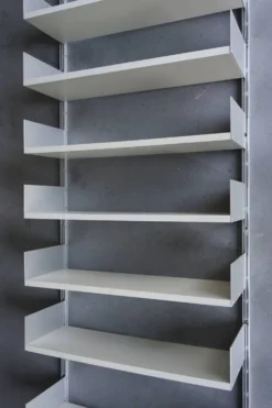 Étagère murale modèle 606 par Dieter Rams pour Vitsoe. Années 1960.