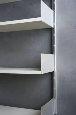 Étagère murale modèle 606 par Dieter Rams pour Vitsoe. Années 1960.