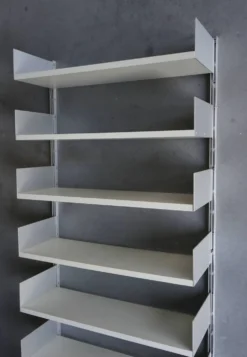 Étagère murale modèle 606 par Dieter Rams pour Vitsoe. Années 1960.