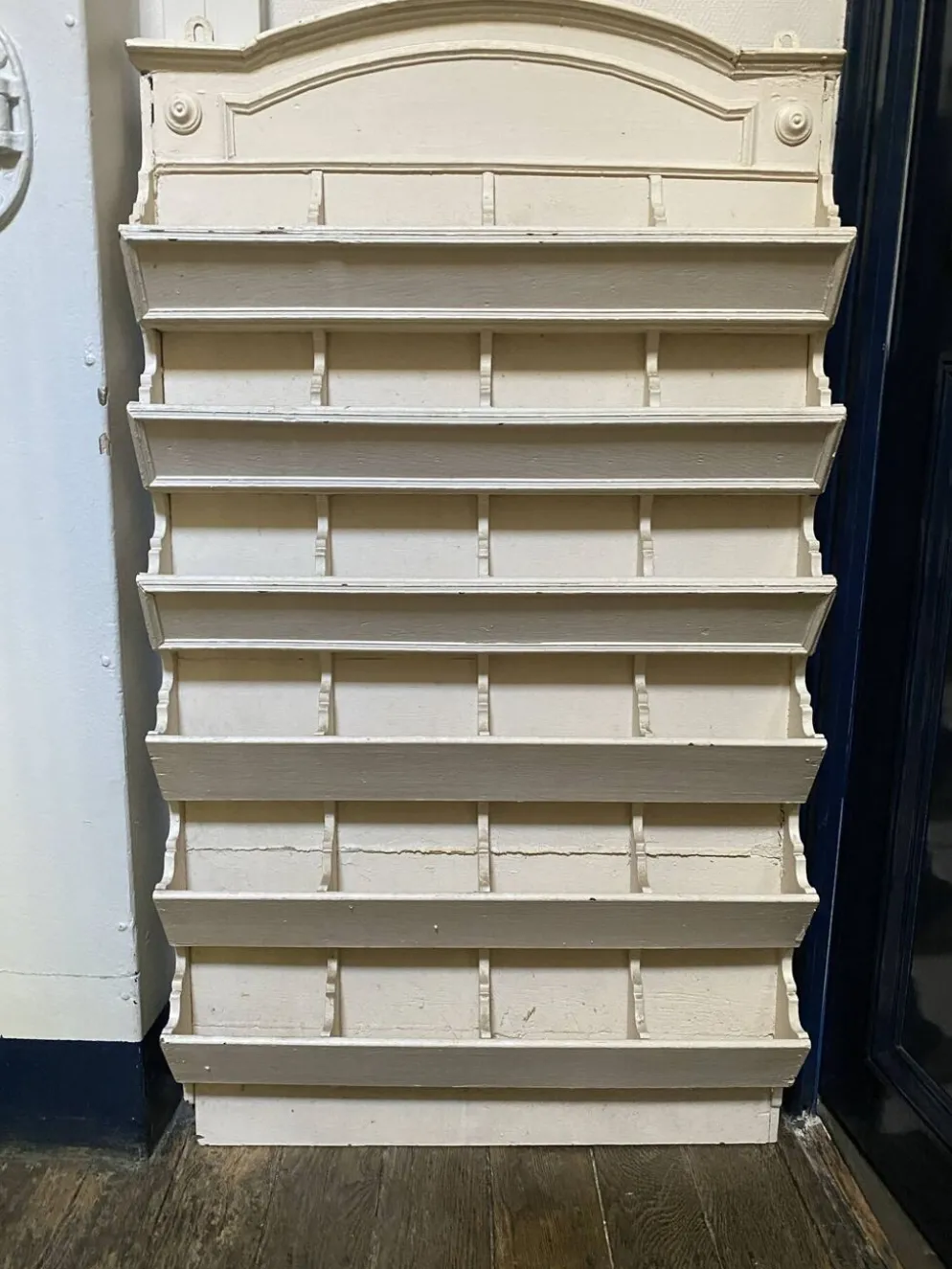 Étagère murale multi casier bois crème