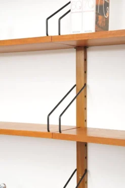 Étagère murale Royal System en teck par Poul Cadovius pour Cado, années 1950.